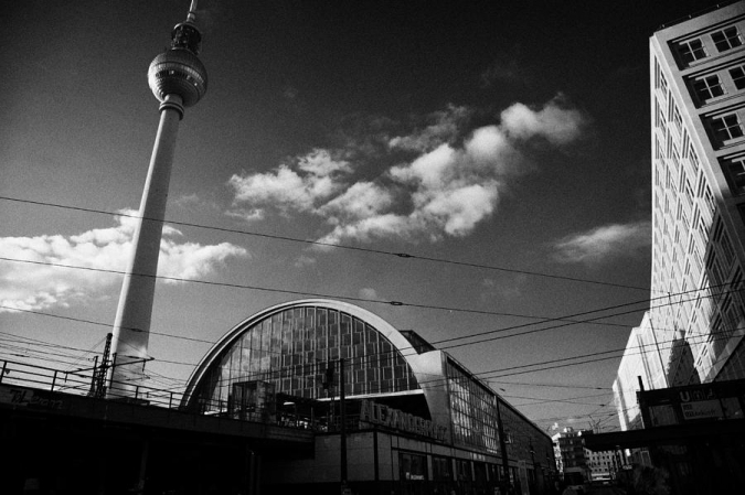 berliner-fernsehturm-berlin-tv-tower-symbol-of-east-berlin-and-the-alexanderplatz-railway-station-joe-fox